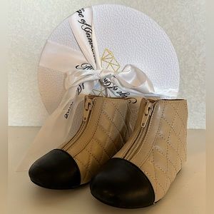 💯 Authentic Age of Innocence Toddler Booties